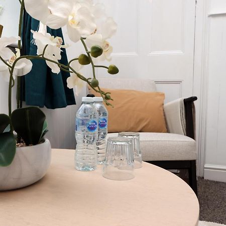 Cardiff City Guesthouse, Central Rooms, Fast Wi-Fi, On-Street Parking 卡迪夫 外观 照片
