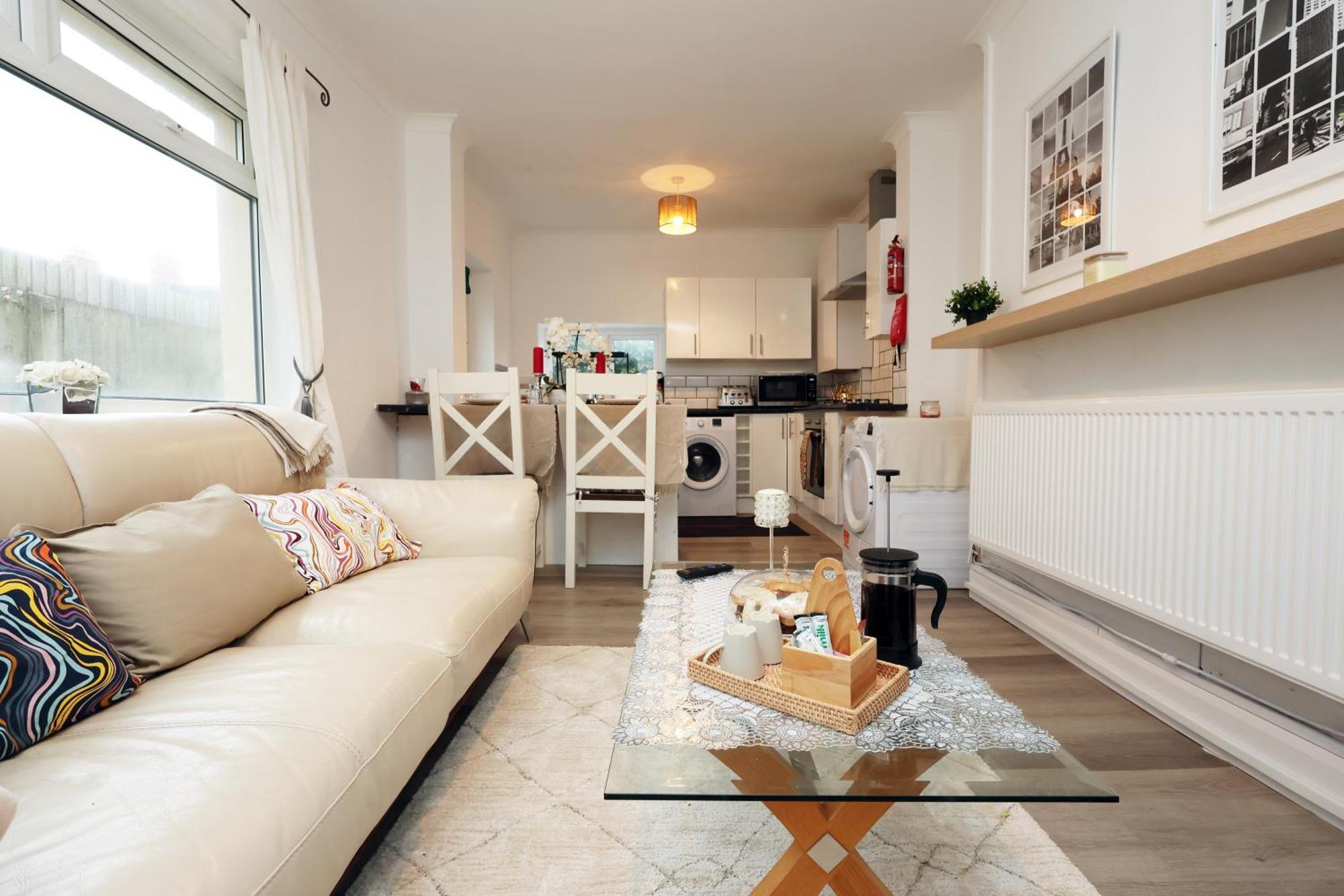 Cardiff City Guesthouse, Central Rooms, Fast Wi-Fi, On-Street Parking 卡迪夫 外观 照片