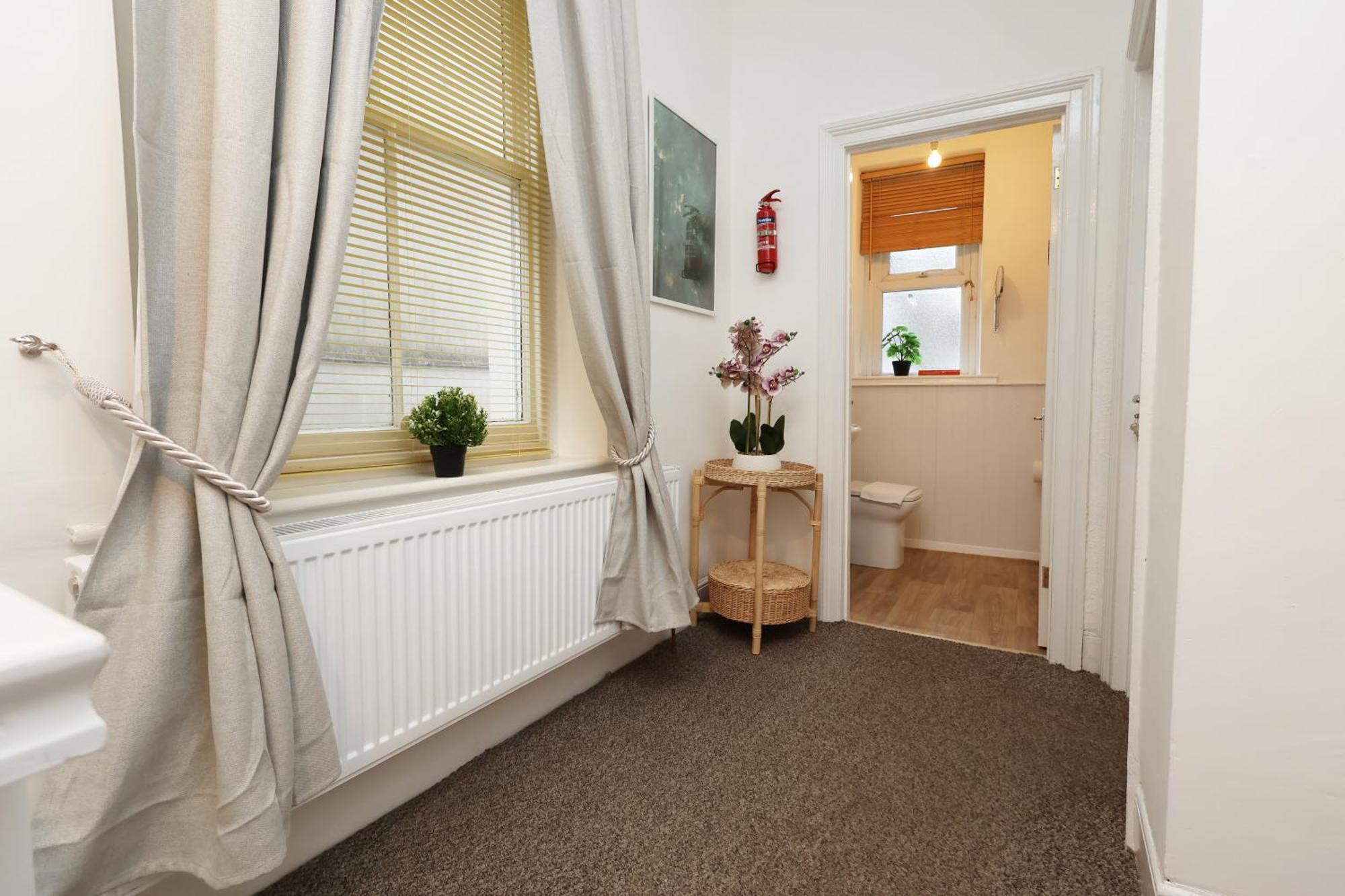 Cardiff City Guesthouse, Central Rooms, Fast Wi-Fi, On-Street Parking 卡迪夫 外观 照片
