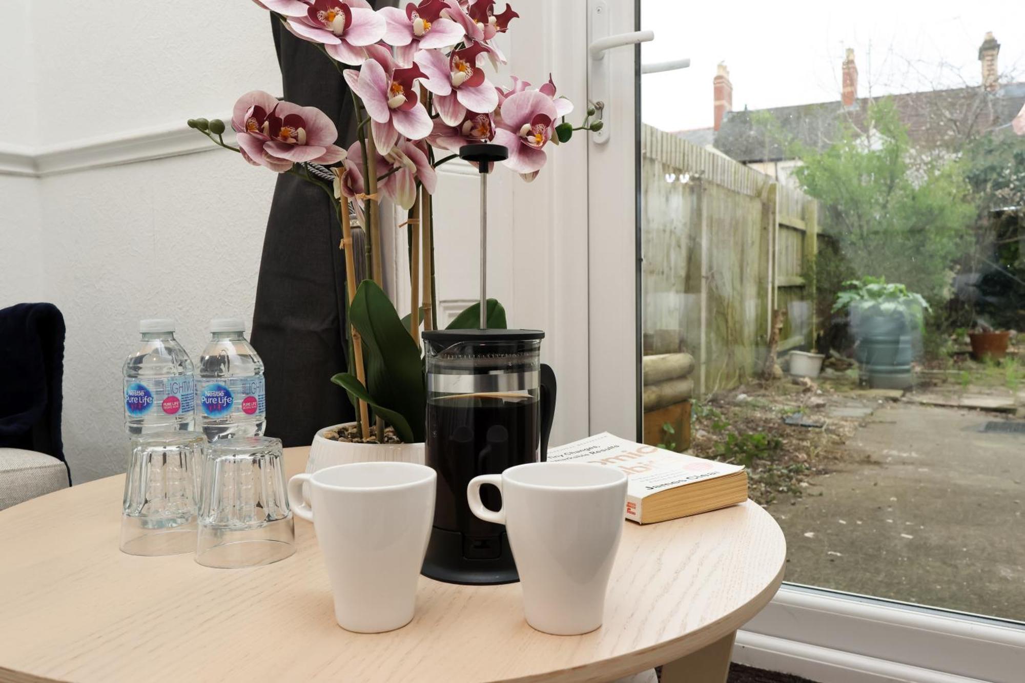 Cardiff City Guesthouse, Central Rooms, Fast Wi-Fi, On-Street Parking 卡迪夫 外观 照片