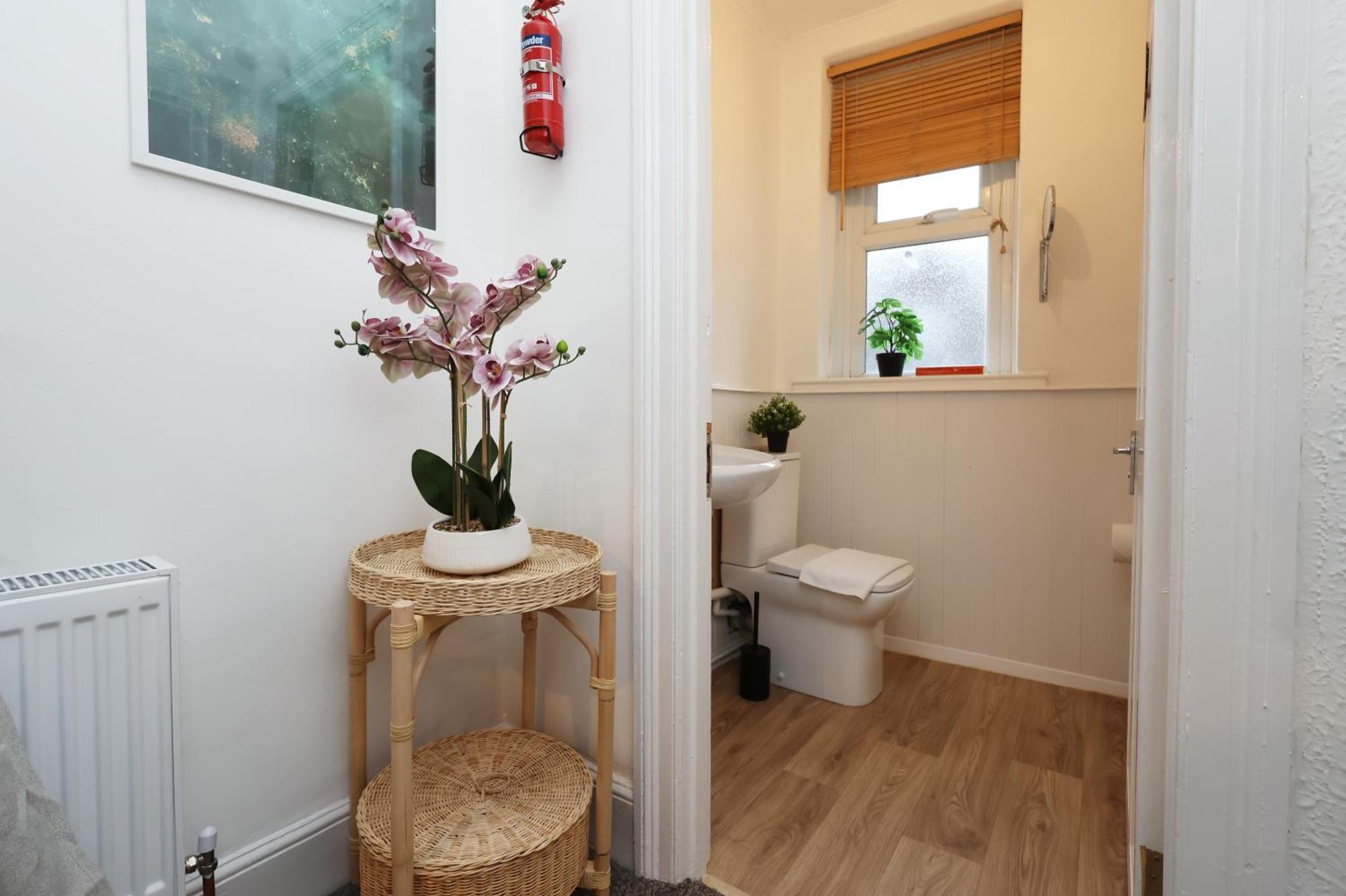 Cardiff City Guesthouse, Central Rooms, Fast Wi-Fi, On-Street Parking 卡迪夫 外观 照片