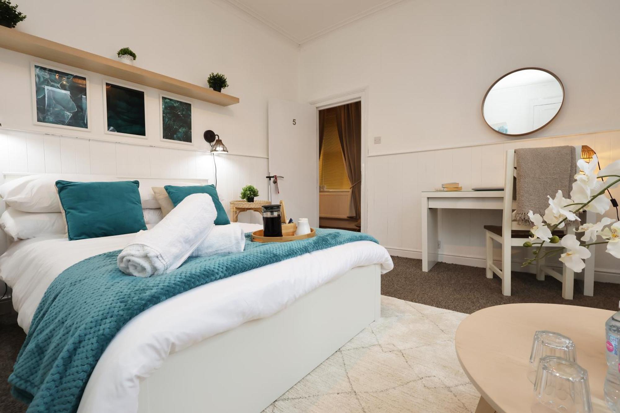 Cardiff City Guesthouse, Central Rooms, Fast Wi-Fi, On-Street Parking 卡迪夫 外观 照片